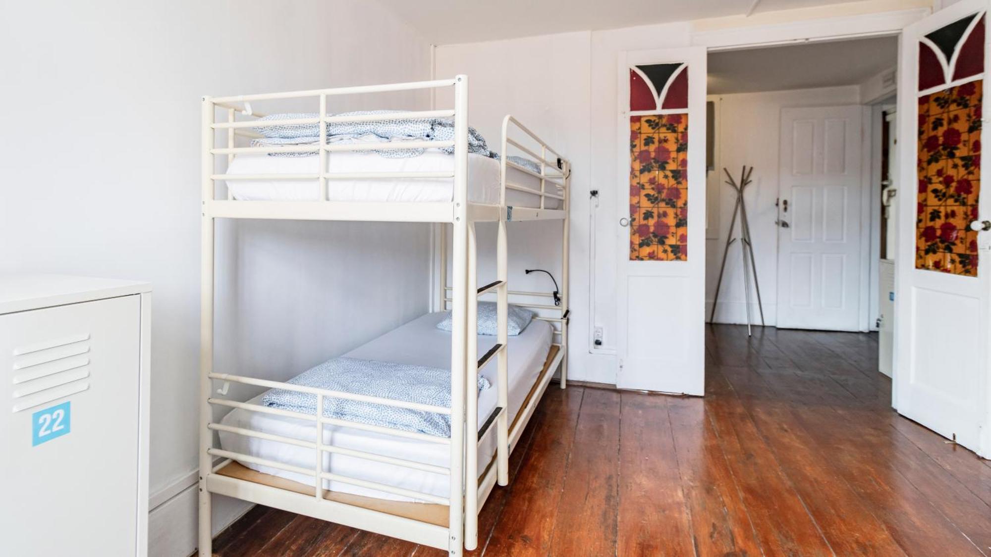 Bunk Bed in Female Dormitory Room,1588202687:JPEG